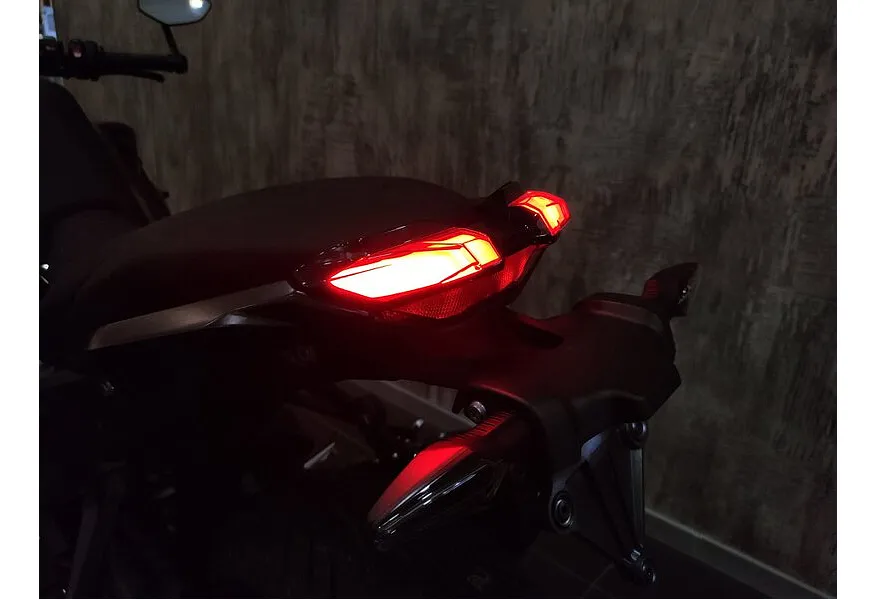 BMW Motorrad R 1300 R R 1300 R 1300 см³ (145 л.с.) (145) 1300 Черный в АВИЛОН. Слайд №11