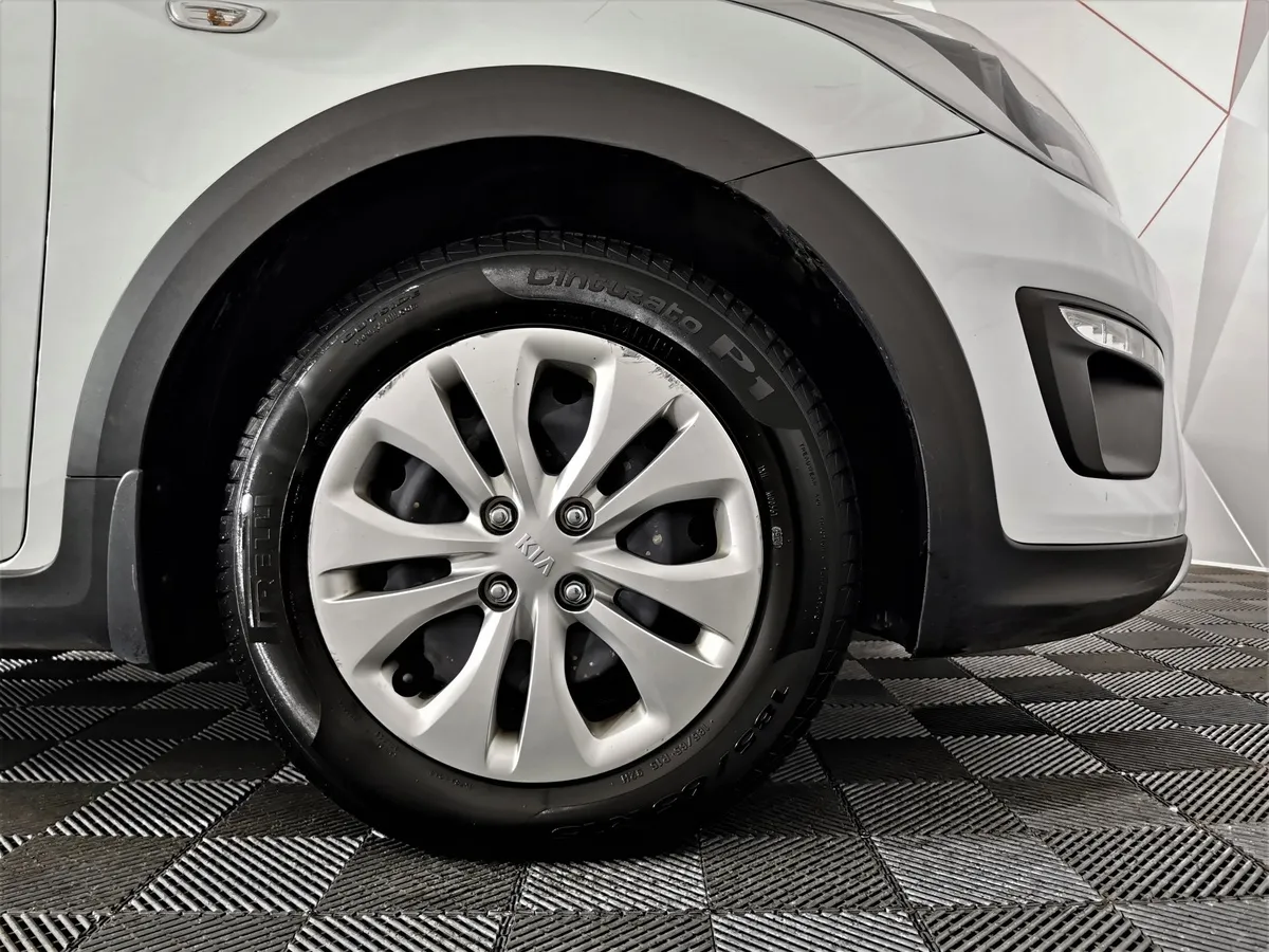 Kia Rio X-Line 1.6 AT (123 л.с.) Luxe Белый в АВИЛОН. Слайд №9