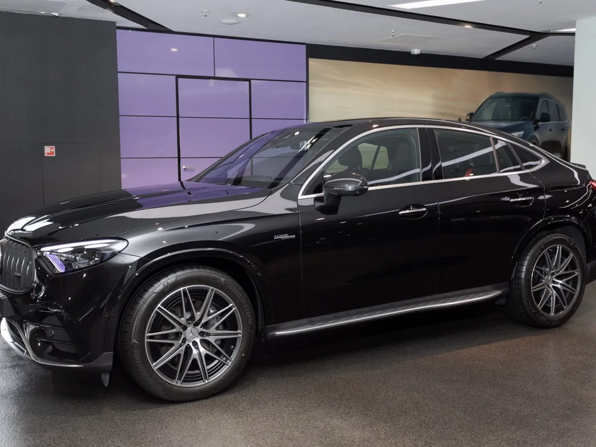 Mercedes-Benz GLC Купе 43 AMG 9G-TRONIC 4MATIC (435 л.с.) Черный в АВИЛОН. Слайд №3