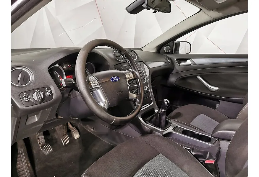 Ford Mondeo 2.0 MT (145 л.с.) Trend Черный в АВИЛОН. Слайд №19