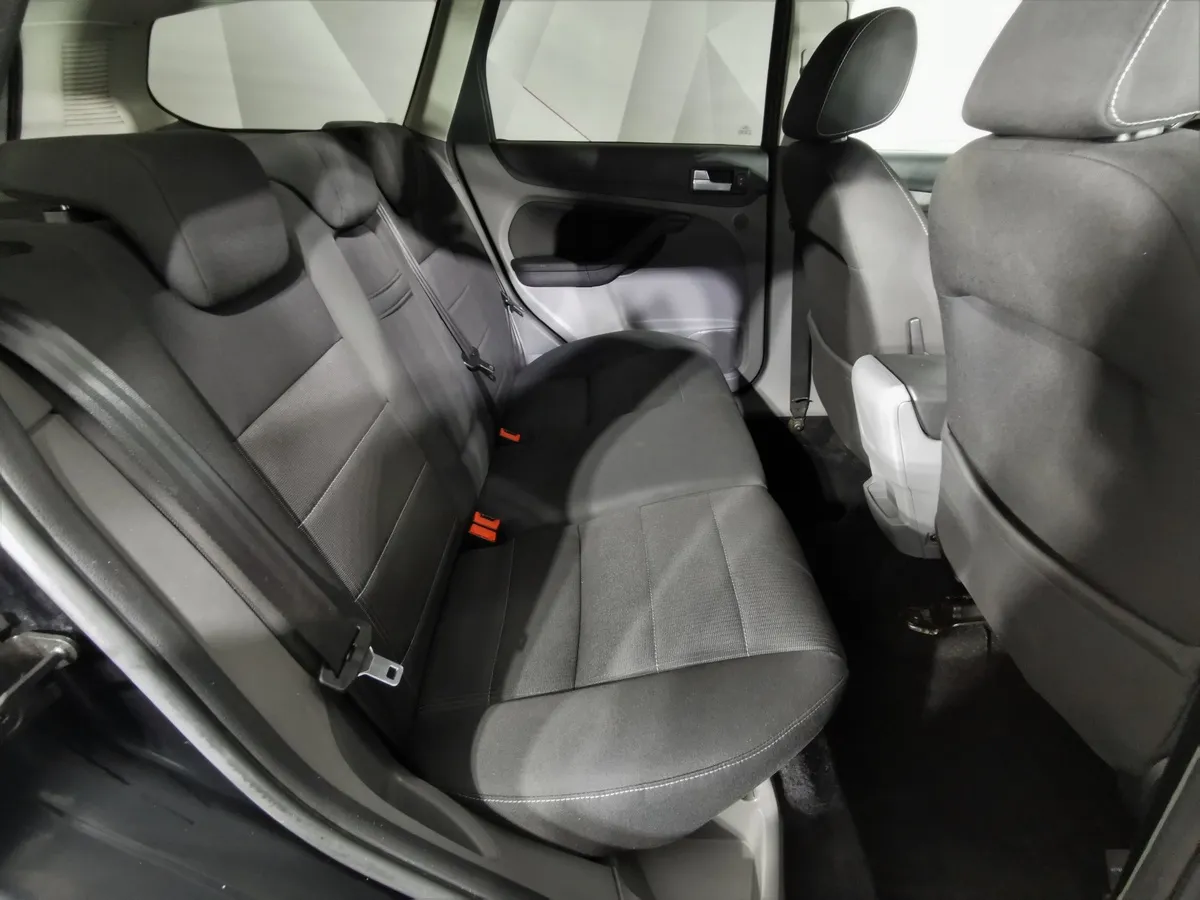 Ford Focus 2.0 AT (145 л.с.) Ghia Черный в АВИЛОН. Слайд №15