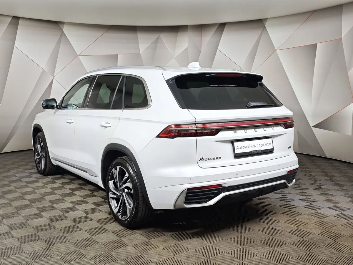 Geely Monjaro 2.0T 8AT 4WD (238 л.с.) Flagship Белый в АВИЛОН. Слайд №4