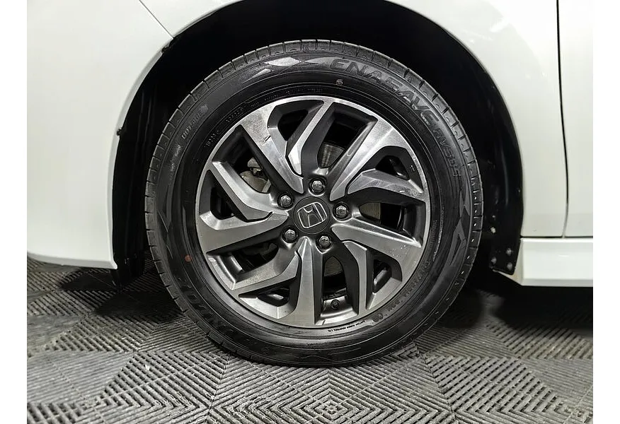 Honda Stepwgn 1.5 CVT 4WD (150 л.с.) Белый в АВИЛОН. Слайд №8