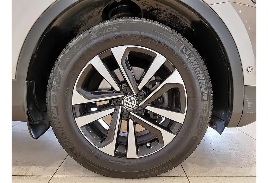 Volkswagen Tiguan 1.4 TSI 4Motion DSG (150 л.с.) Status Plus Бежевый в АВИЛОН. Слайд №9