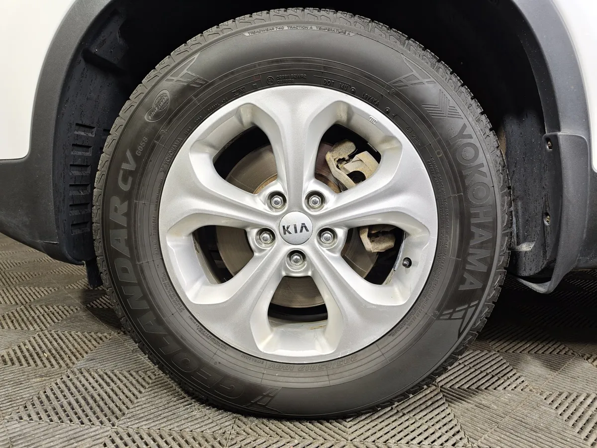 Kia Sorento 2.4 AT (175 л.с.) Classic Белый в АВИЛОН. Слайд №9