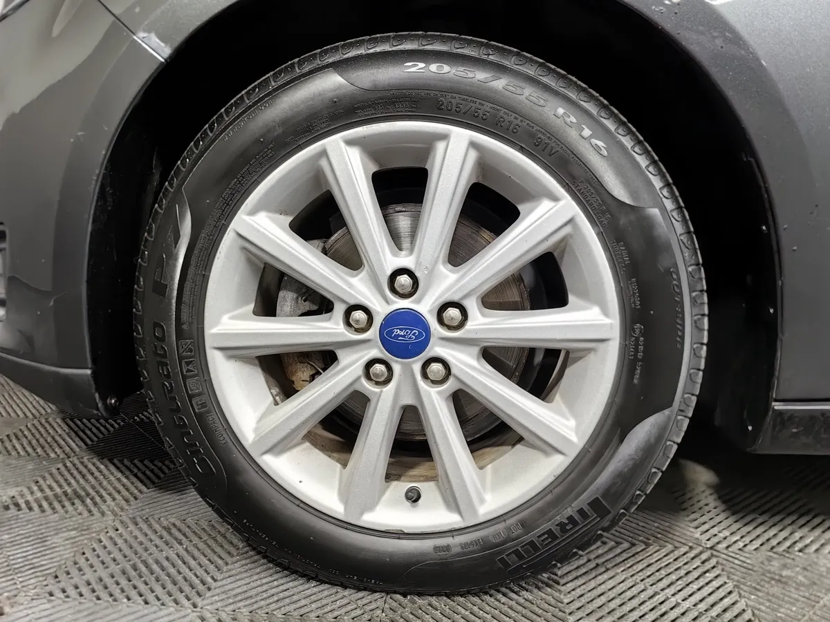 Ford Focus 1.6 PowerShift (125 л.с.) Titanium Серый в АВИЛОН. Слайд №9