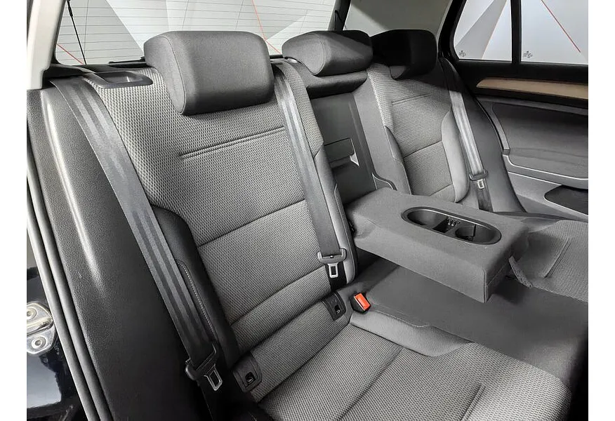 Volkswagen Golf 1.6 AT (110 л.с.) Comfortline Черный в АВИЛОН. Слайд №9
