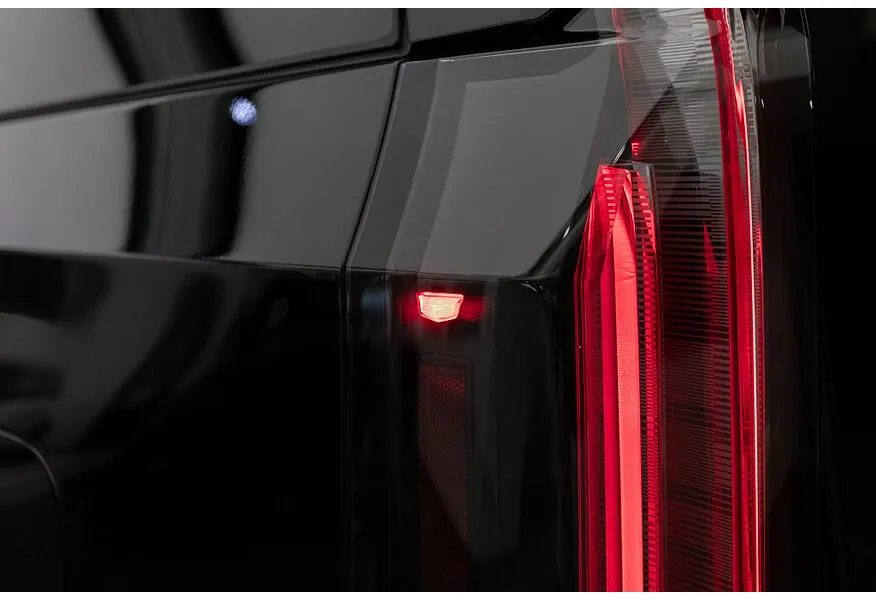 Cadillac Escalade 6.2 ESV AT AWD (420 л.с.) Sport Platinum Черный в АВИЛОН. Слайд №8