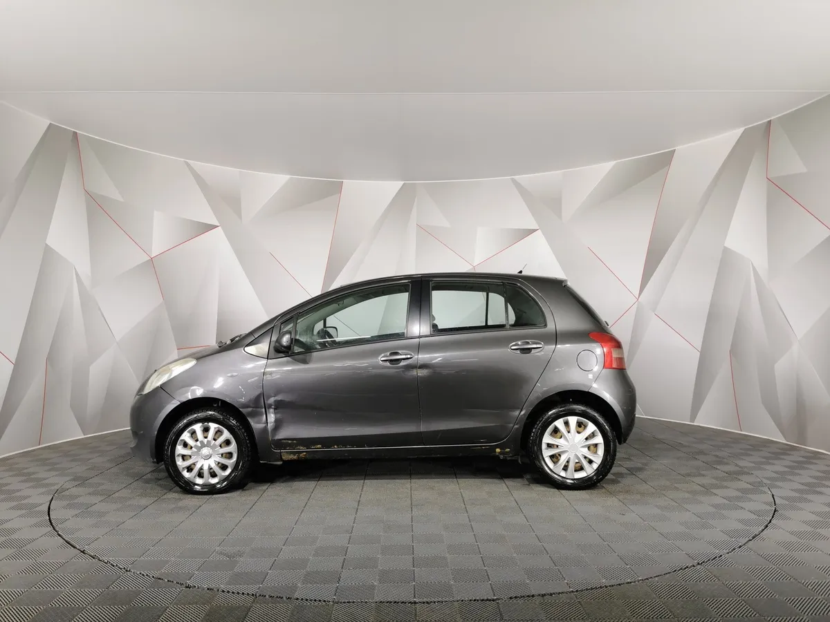 Toyota Yaris 1.3 MMT (87 л.с.) Серый в АВИЛОН. Слайд №5
