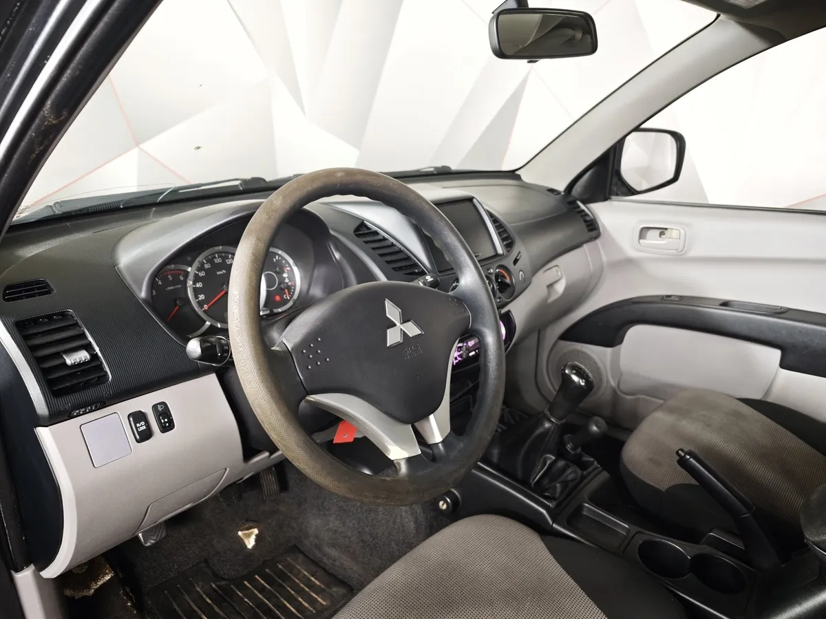 Mitsubishi L200 2.5 DI-D MT 4WD (136 л.с.) Серый в АВИЛОН. Слайд №16