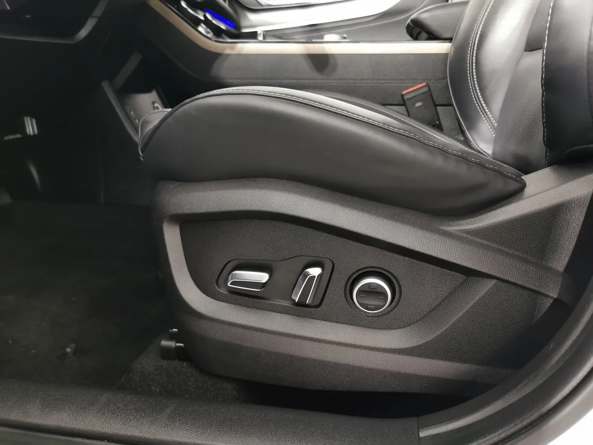 EXEED LX 1.6T DCT 4WD (150 л.с) Premium Plus Белый в АВИЛОН. Слайд №20