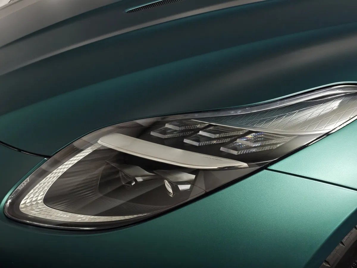 Aston Martin DB12 Volante 5.2 V12 AT (600 л.с.) Зеленый в АВИЛОН. Слайд №23