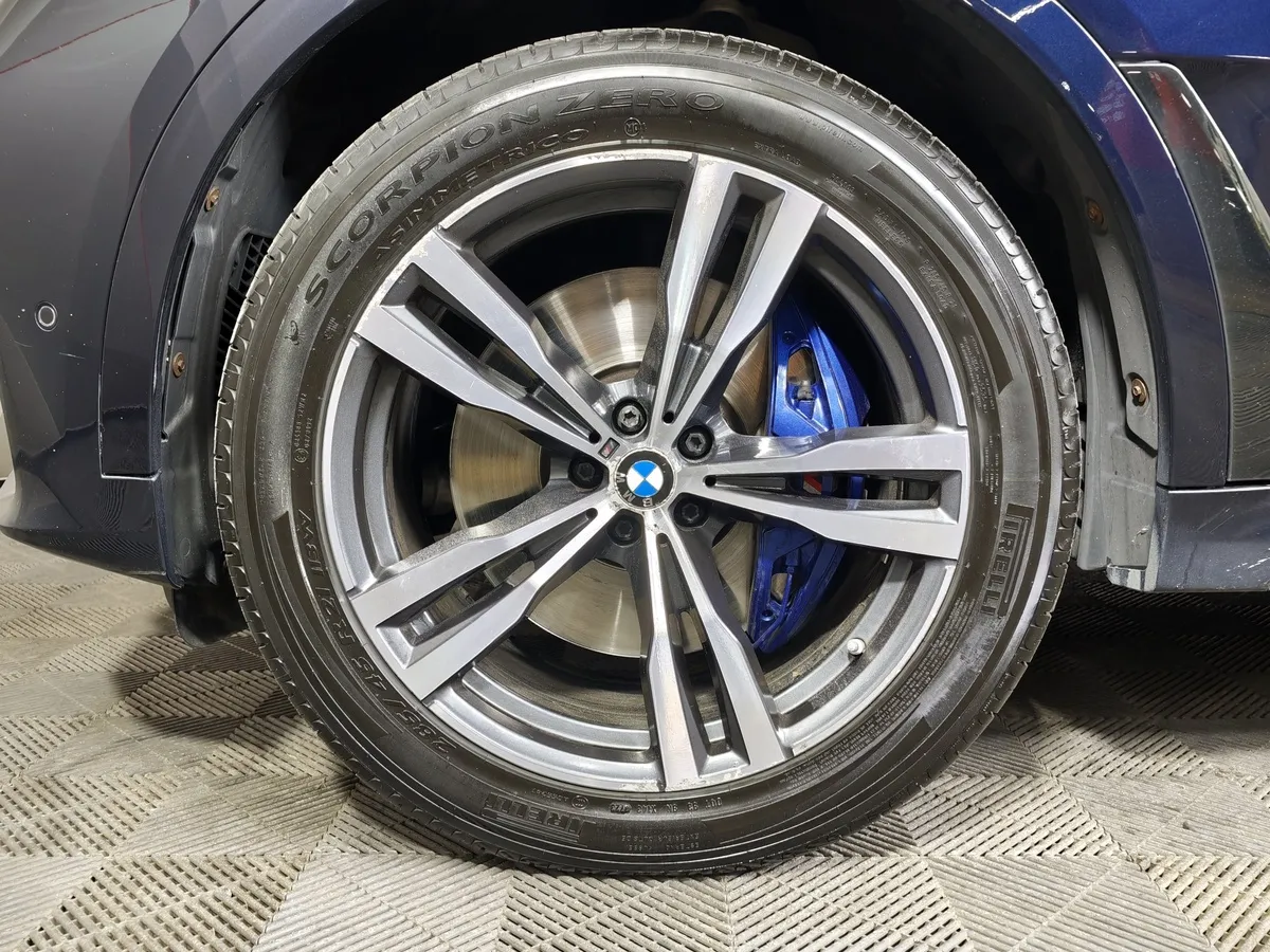 BMW X7 xDrive40i Steptronic (340 л.с.) Базовая (Локальная сборка) Черный в АВИЛОН. Слайд №7