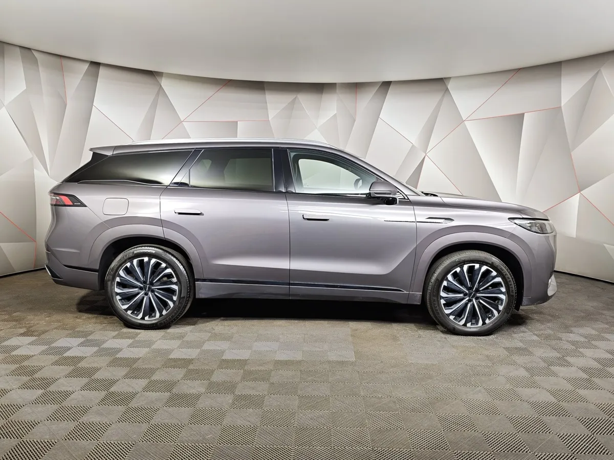 JAECOO J8 2.0 DCT 4WD (249 л.с.) Престиж (двухцветный) Серый в АВИЛОН. Слайд №6