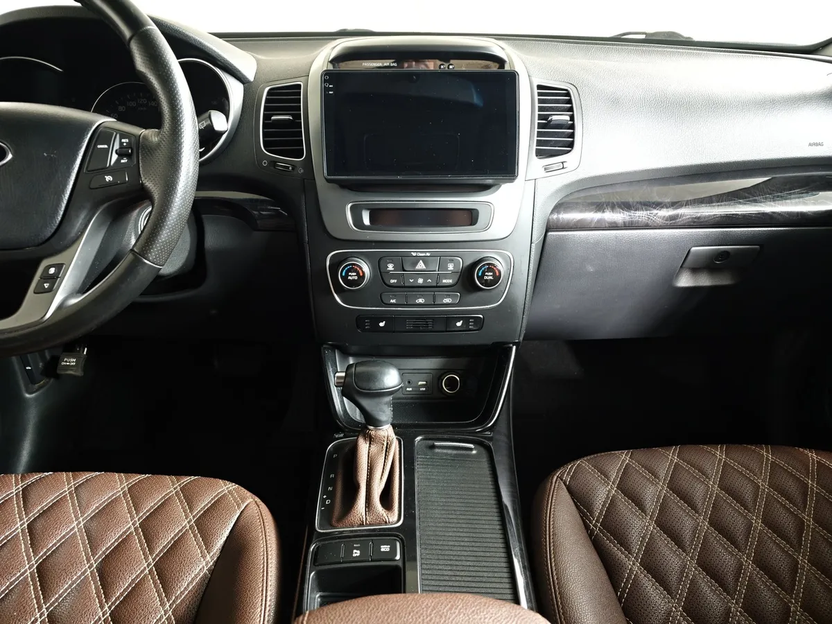Kia Sorento 2.4 AT (175 л.с.) Classic Коричневый в АВИЛОН. Слайд №15