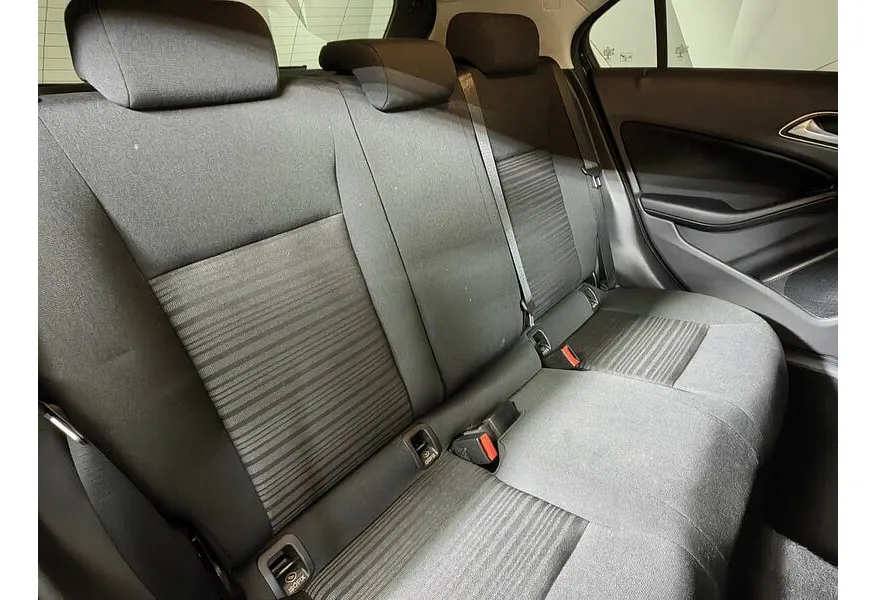 Mercedes-Benz A-Класс A 180 7G-DCT (122 л.с.) Особая серия Черный в АВИЛОН. Слайд №17