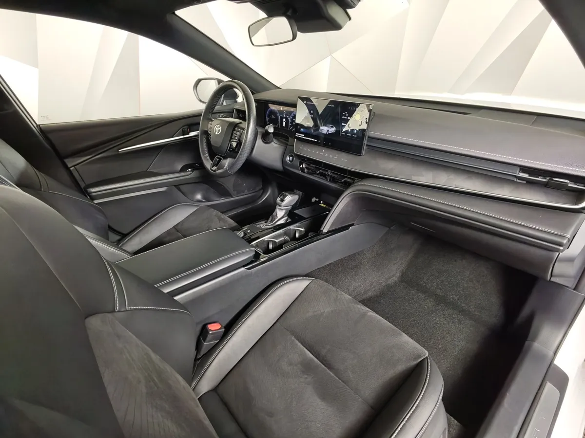 Toyota Camry 2.0 AT (173 л.с.) Sport Белый в АВИЛОН. Слайд №13