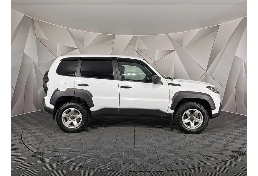 ВАЗ (Lada) Niva 1.7 MT 4WD (80 л.с.) Black Белый в АВИЛОН. Слайд №6