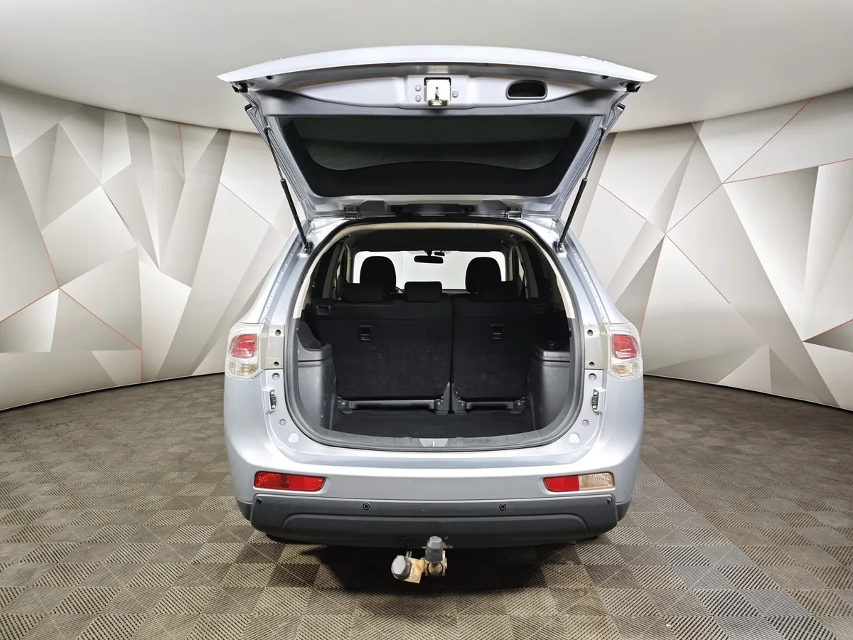 Mitsubishi Outlander 2.0 CVT (146 л.с.) Invite Серебристый в АВИЛОН. Слайд №12