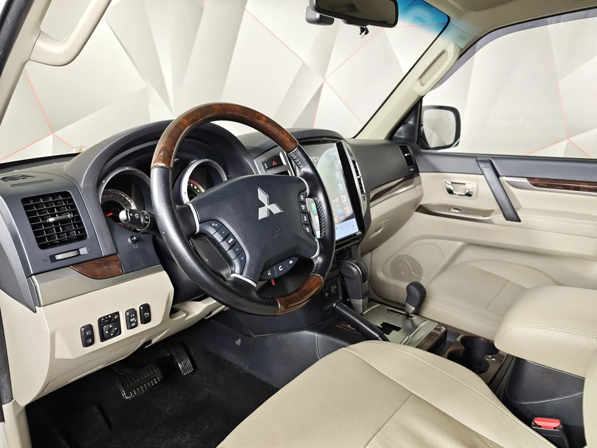 Mitsubishi Pajero 3.8 AT (250 л.с.) Белый в АВИЛОН. Слайд №19