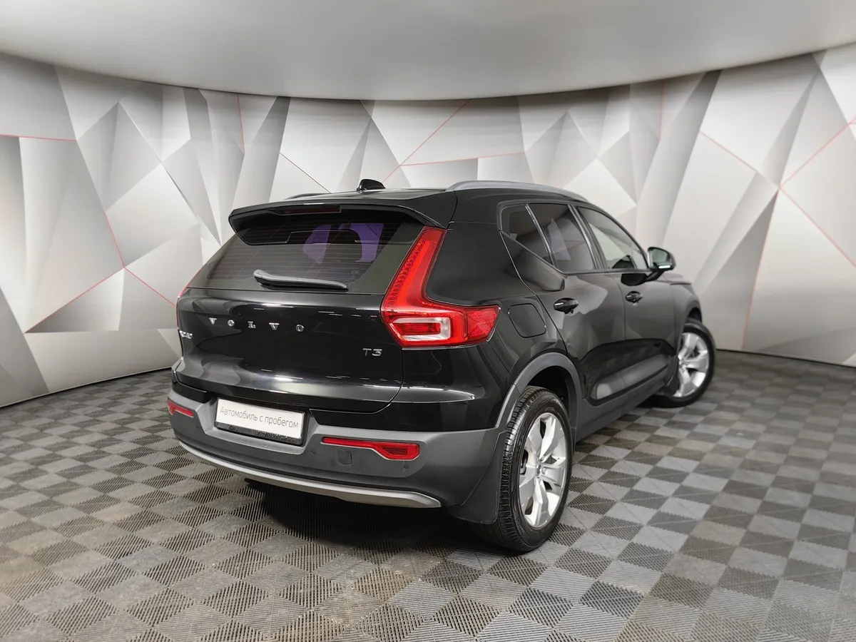 Volvo XC40 1.5 T3 Drive-E AT (150 л.с.) Momentum Черный в АВИЛОН. Слайд №2