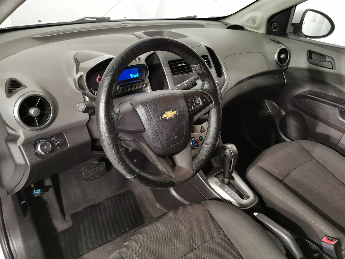 Chevrolet Aveo 1.6 AT (115 л.с.) Белый в АВИЛОН. Слайд №18