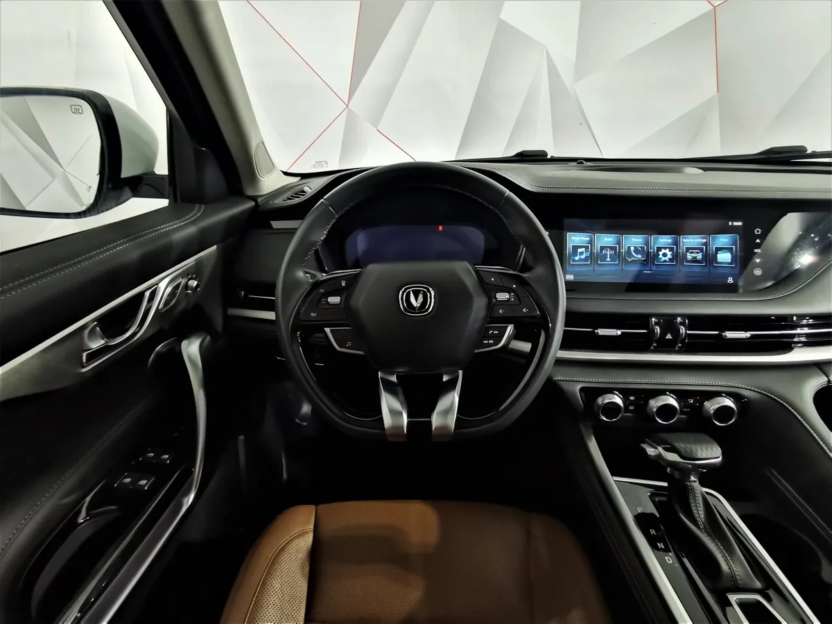 Changan CS95 2.0 AT 4WD (233 л.с.) DLX Белый в АВИЛОН. Слайд №19