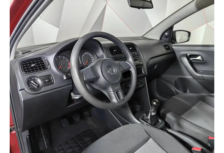 Volkswagen Polo 1.6 MT (105 л.с.) Comfortline Красный в АВИЛОН. Слайд №17 Volkswagen Polo 1.6 MT (105 л.с.) Comfortline Красный в АВИЛОН. Слайд №17