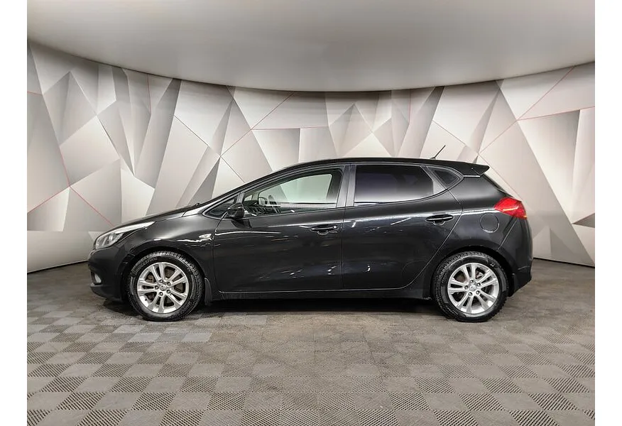 Kia Ceed 1.6 AT (129 л.с.) Черный в АВИЛОН. Слайд №5
