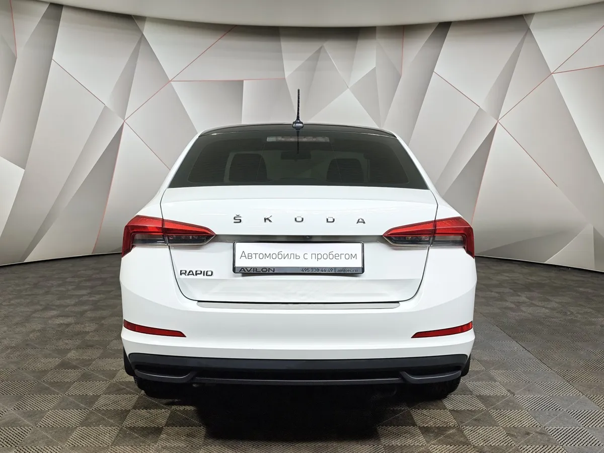 Skoda Rapid 1.6 MT (90 л.с.) Белый в АВИЛОН. Слайд №8