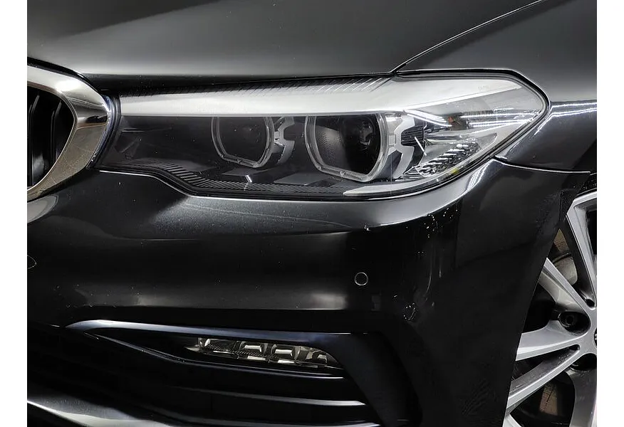 BMW 5 серия 530i xDrive Steptronic (249 л.с.) Черный в АВИЛОН. Слайд №8