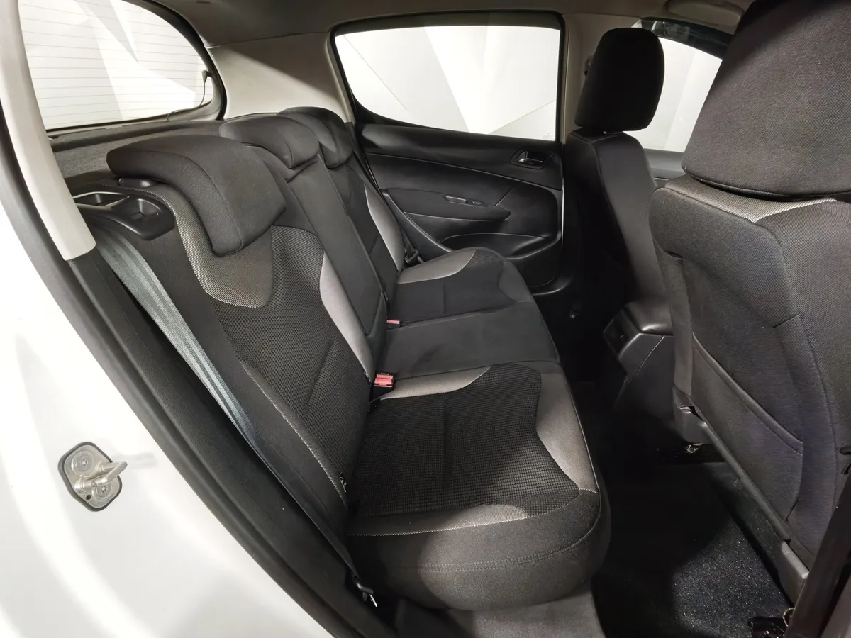 Peugeot 308 1.6 AT (120 л.с.) Белый в АВИЛОН. Слайд №15