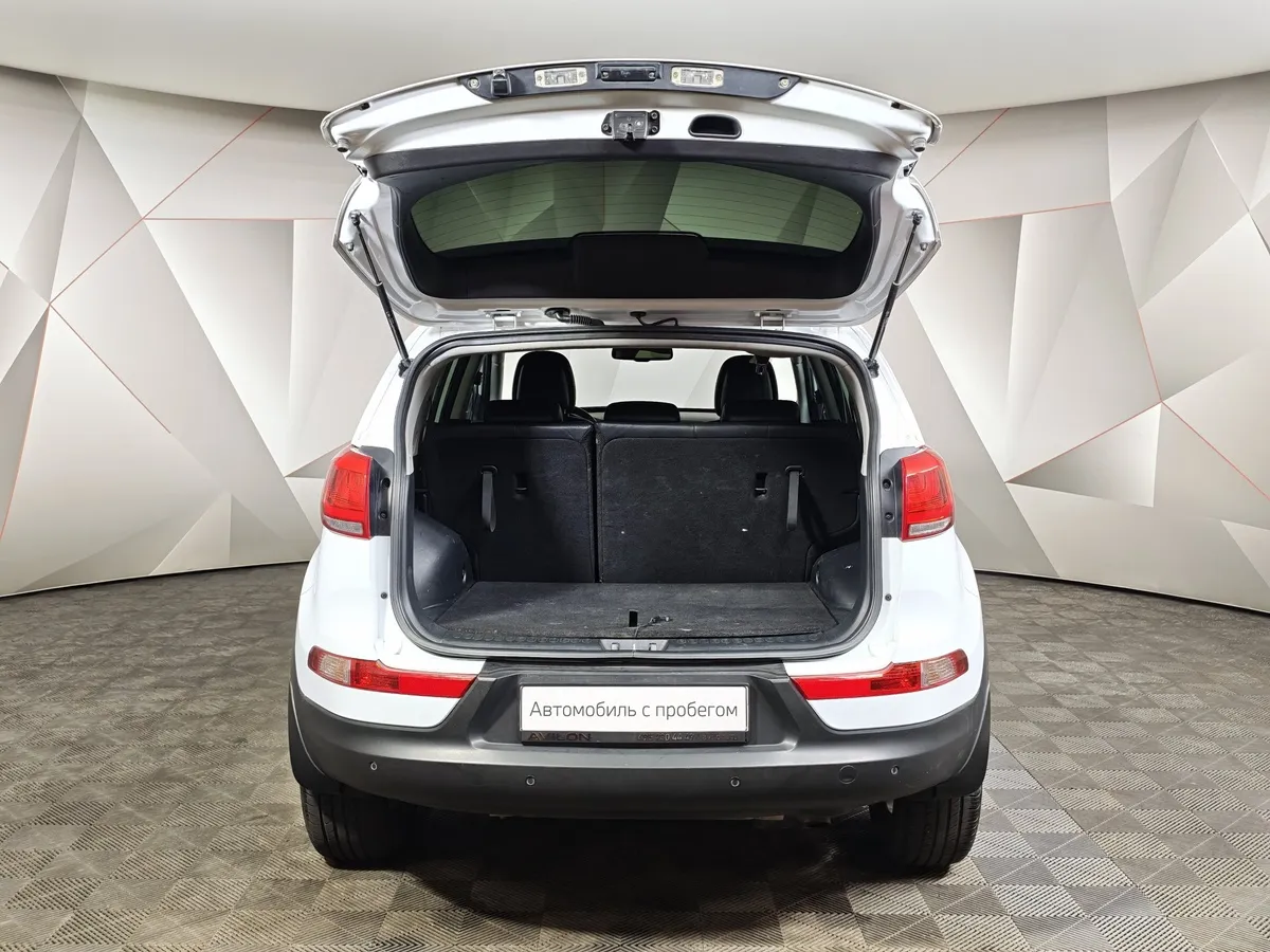 Kia Sportage 2.0 AT 4WD (150 л.с.) Luxe Белый в АВИЛОН. Слайд №12