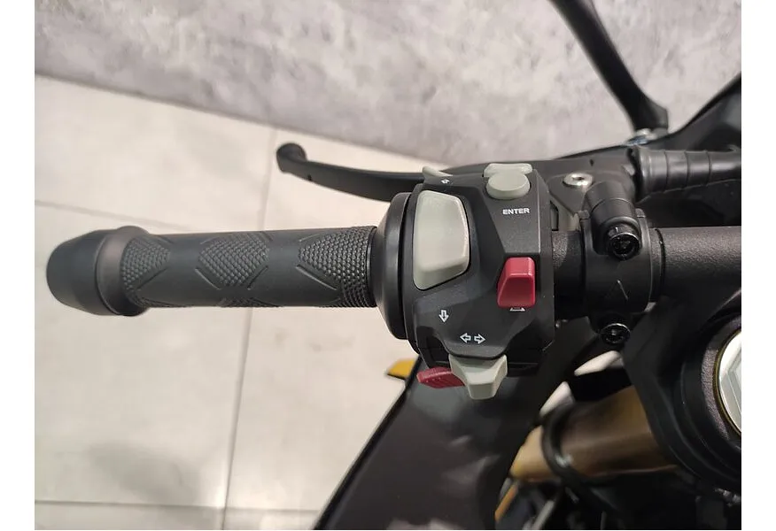 LIVE. Слайд №9