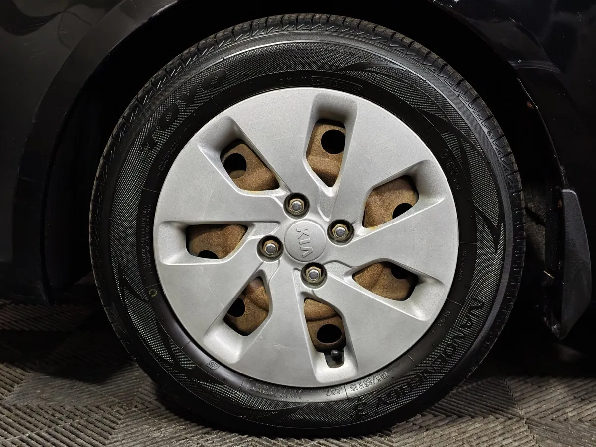 Kia Rio 1.4 MT (107 л.с.) Черный в АВИЛОН. Слайд №9