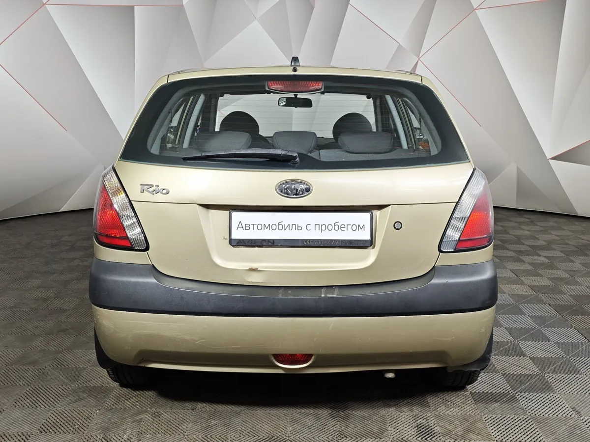 Kia Rio 1.4 MT (97 л.с.) Бежевый в АВИЛОН. Слайд №8