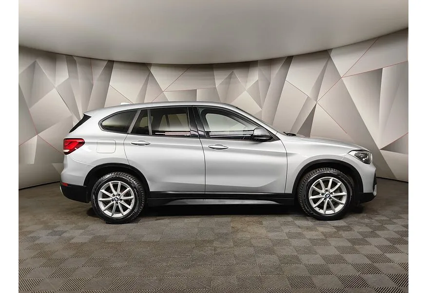 BMW X1 18i sDrive AT (136 л.с.) Серебристый в АВИЛОН. Слайд №6