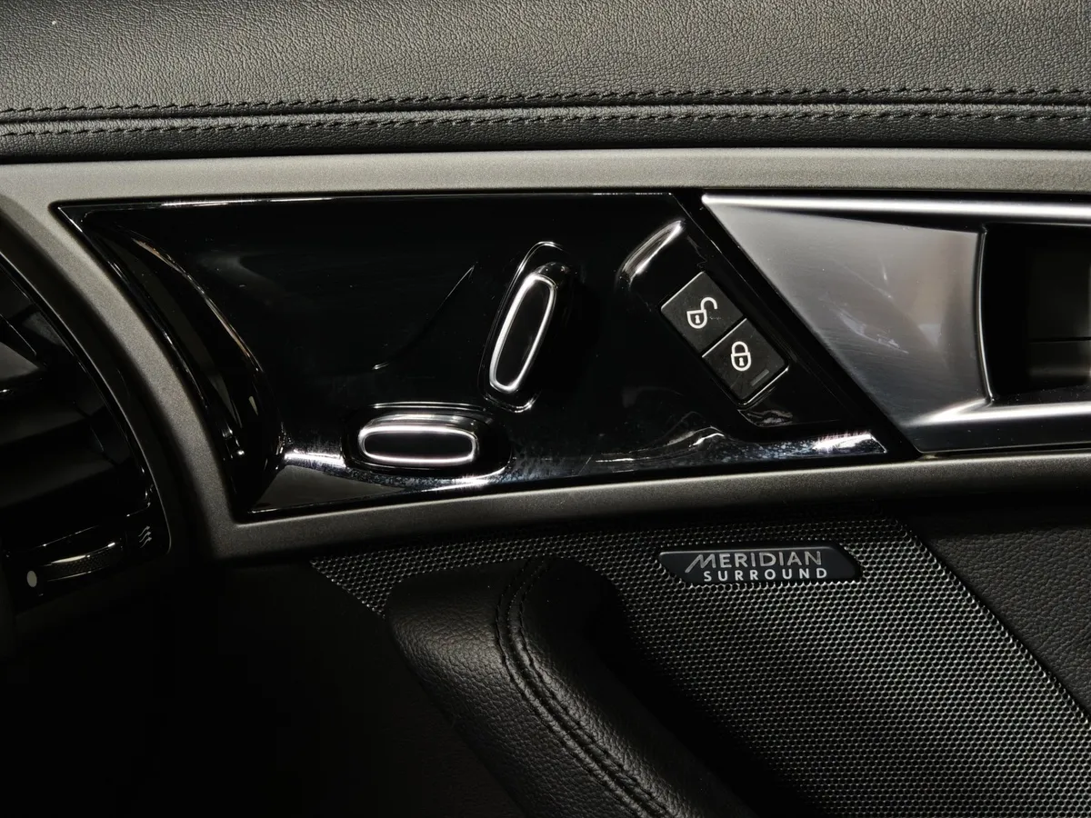 Jaguar F-Type 3.0 V6 AT (340 л.с.) Черный в АВИЛОН. Слайд №21