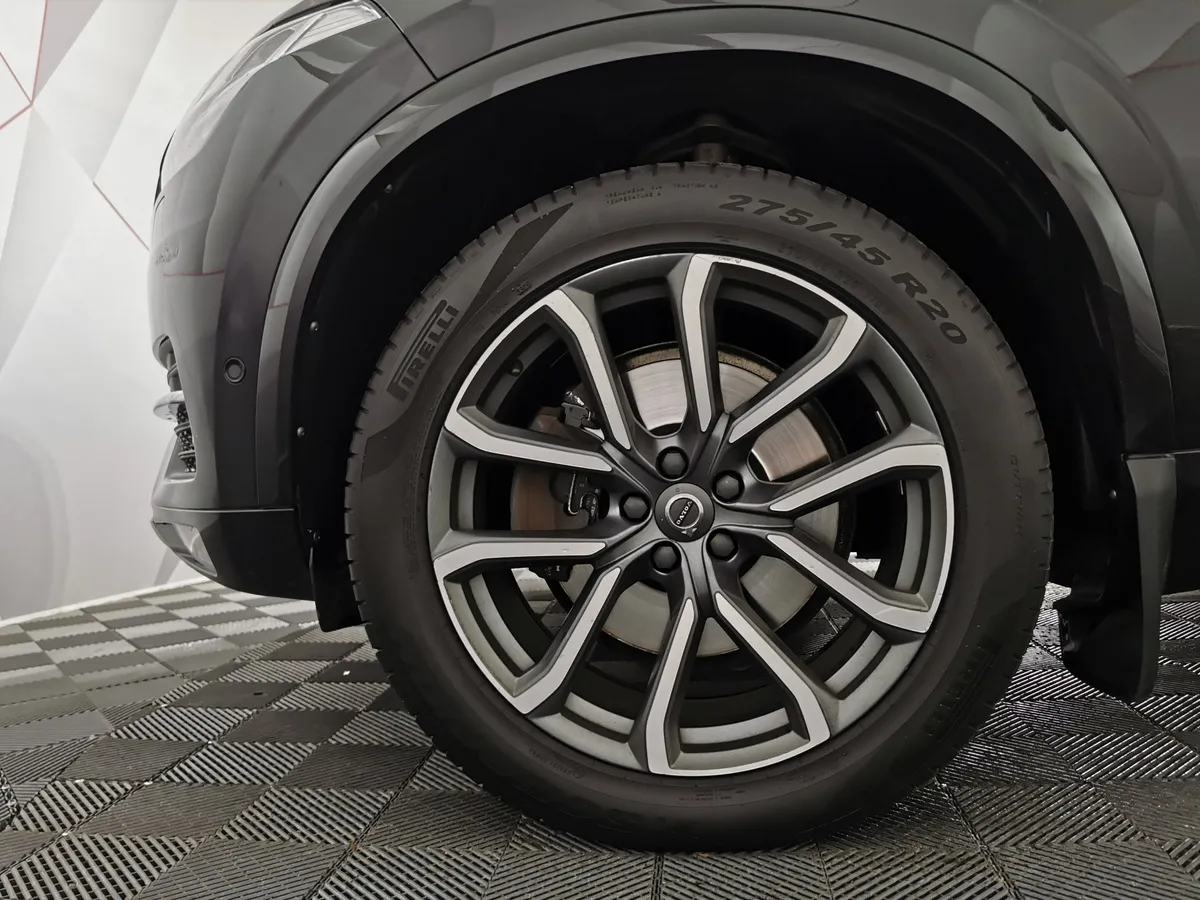 Volvo XC90 2.0 D5 Drive-E AT AWD (235 л.с.) Inscription Черный в АВИЛОН. Слайд №9