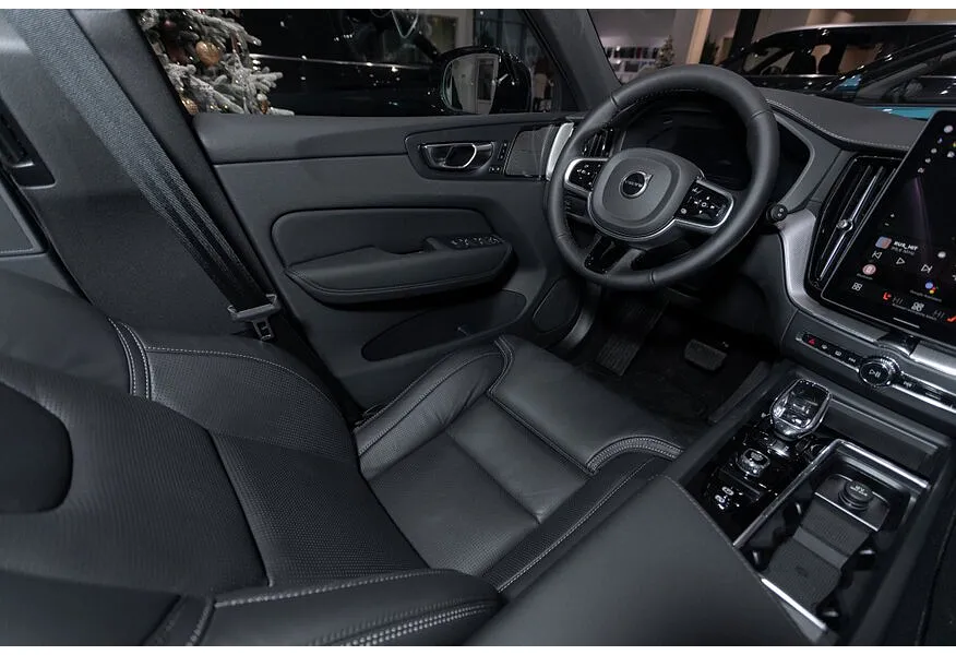 Volvo XC60 2.0 B5 8AT AWD (250 л.с.) Ultra Черный в АВИЛОН. Слайд №11