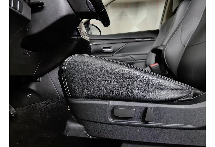 Mitsubishi Outlander 2.0 MIVEC CVT 4WD (146 л.с.) Invite Белый в АВИЛОН. Слайд №22