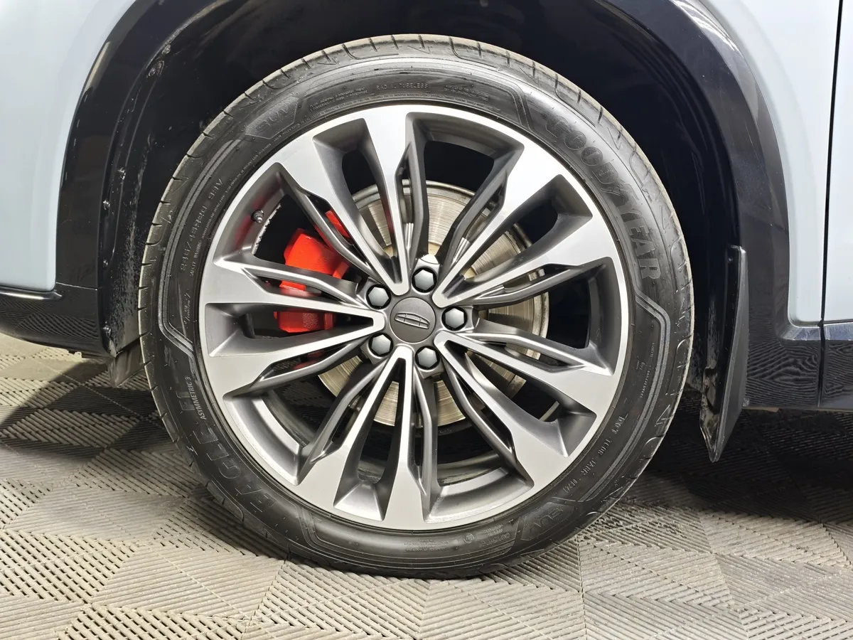 Geely Tugella 2.0 AT AWD (238 л.с.) Flagship Серый в АВИЛОН. Слайд №9