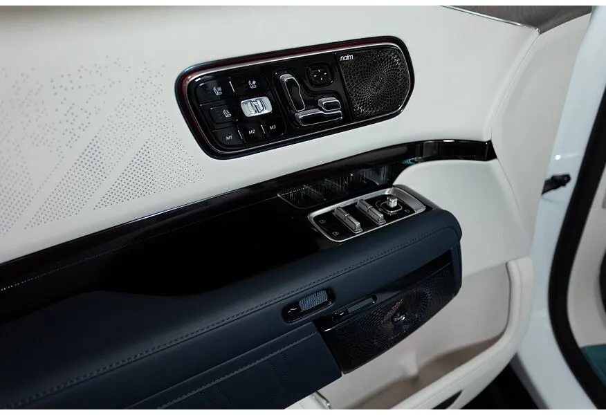 Zeekr 9X 2.0h AT 4WD (1177 л.с.) Max Белый в АВИЛОН. Слайд №22