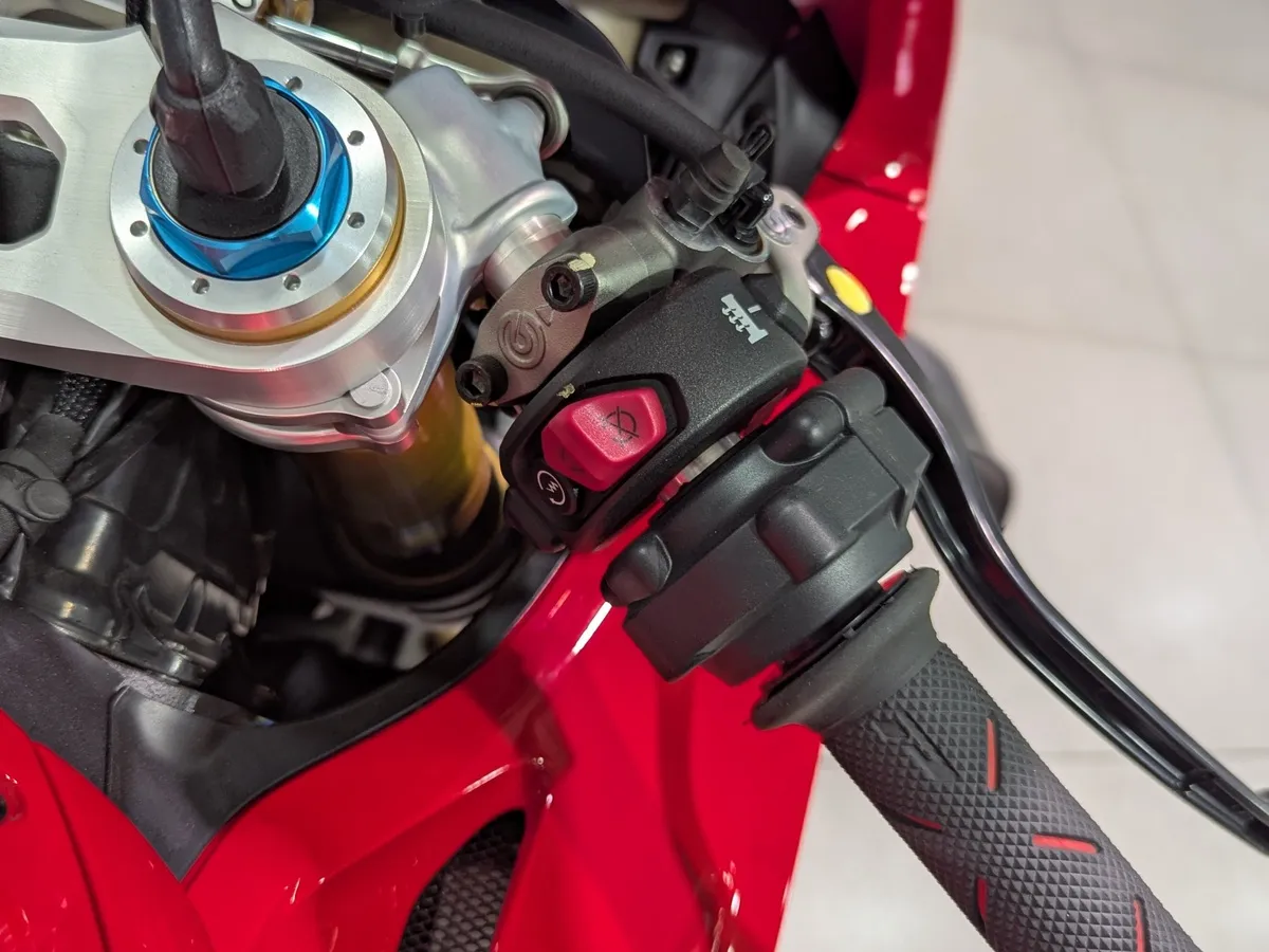 Ducati Panigale V4 1100 см³ (214 л.с.) 1103 Красный в АВИЛОН. Слайд №10