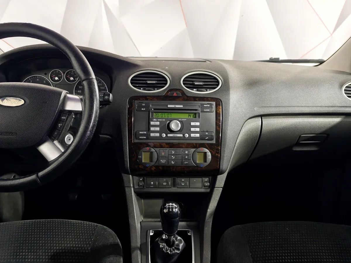 Ford Focus 1.6 MT (116 л.с.) Ghia Серебристый в АВИЛОН. Слайд №13