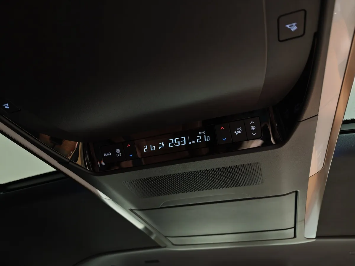Toyota Alphard 2.5h AT 4WD (190 л.с.) Черный в АВИЛОН. Слайд №26