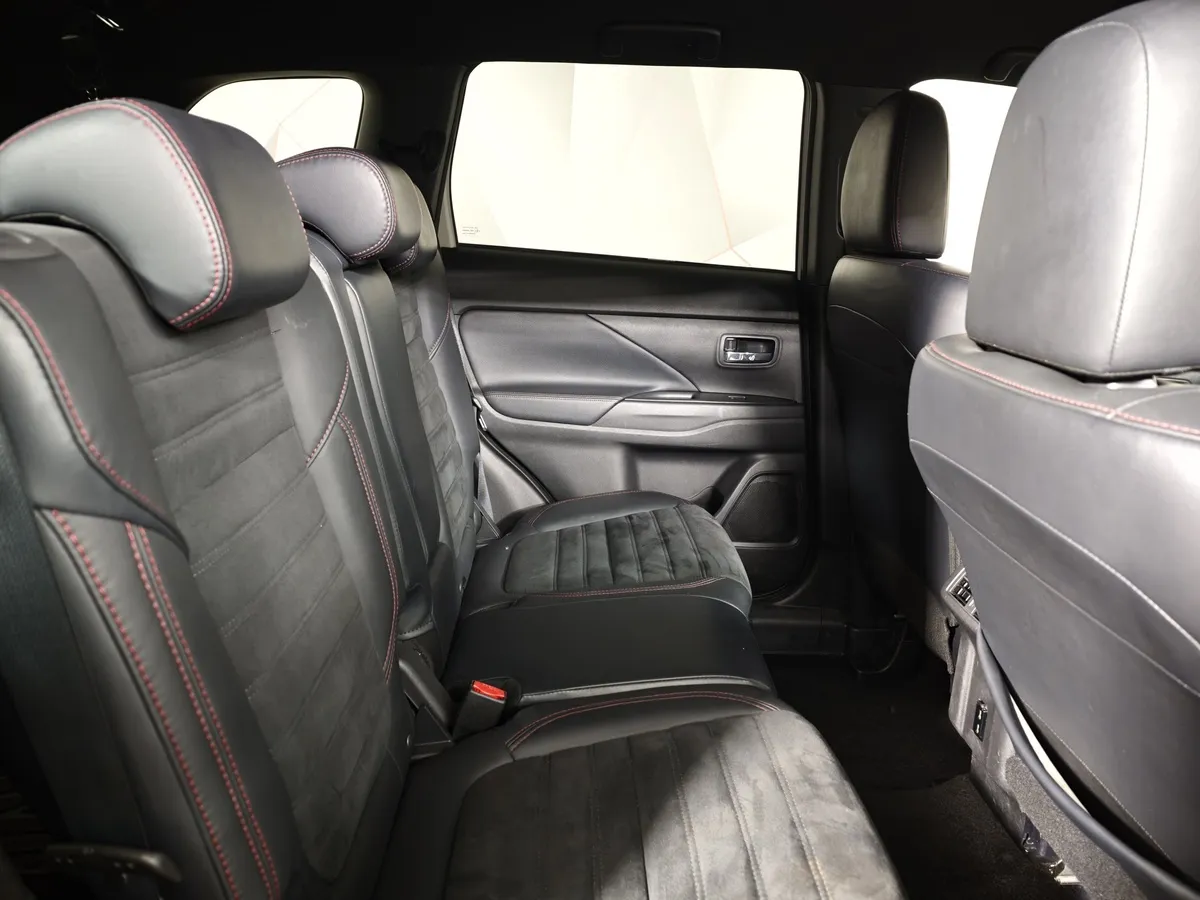 Mitsubishi Outlander 2.0 CVT 4WD (146 л.с.) Белый в АВИЛОН. Слайд №16