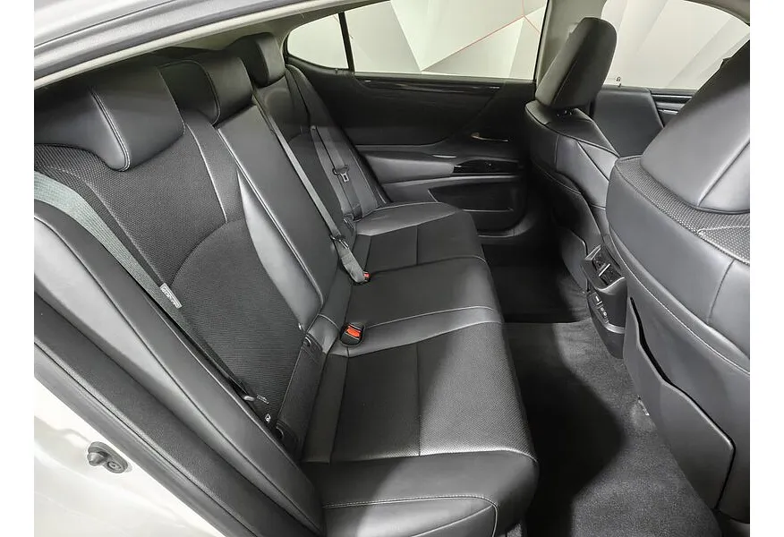 Lexus ES 250 2.5 AT (200 л.с.) Luxury Белый в АВИЛОН. Слайд №16