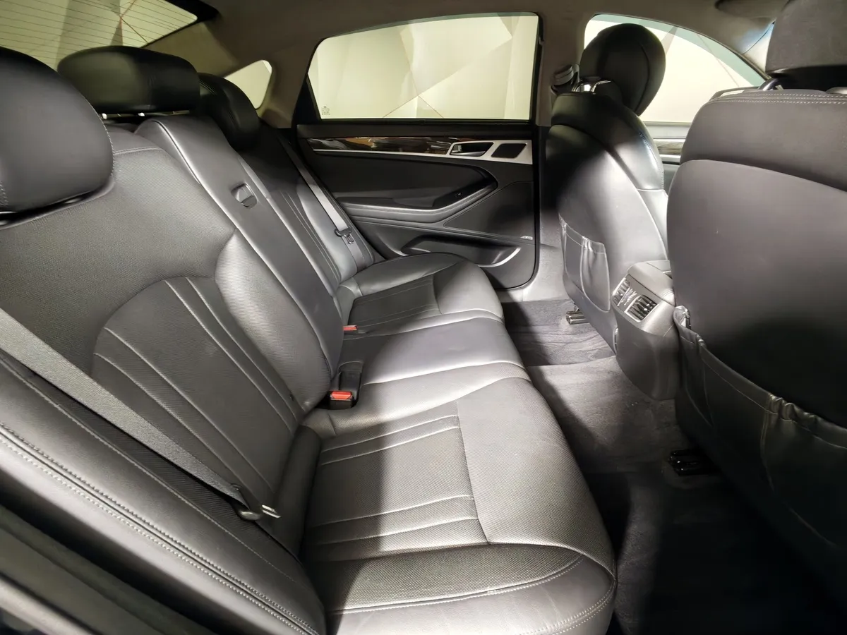 Hyundai Genesis 3.0 AT AWD (249 л.с.) Luxury Черный в АВИЛОН. Слайд №16