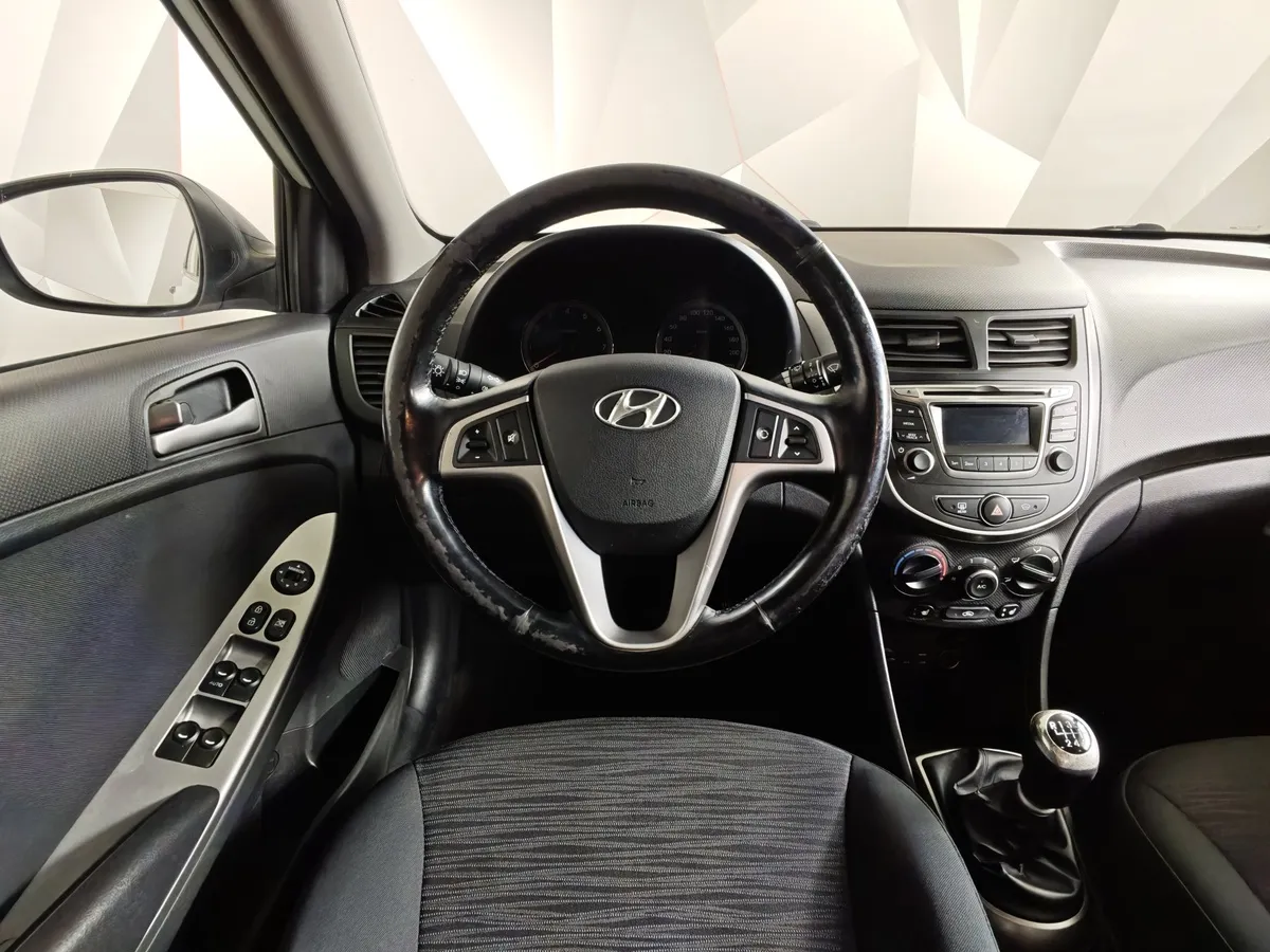 Hyundai Solaris 1.6 MT (123 л.с.) Comfort Белый в АВИЛОН. Слайд №18
